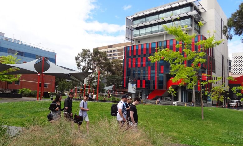 Swinburne University of Technology Scholarships, 2024, Australia.
